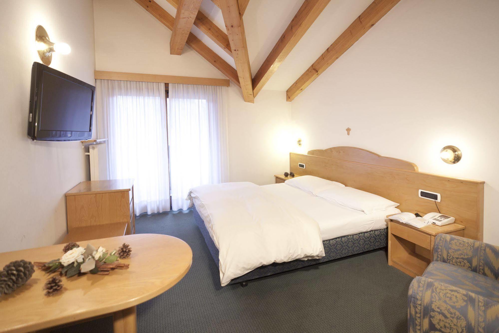 Hotel Europeo Alpine Charme & Wellness Pinzolo Exterior foto