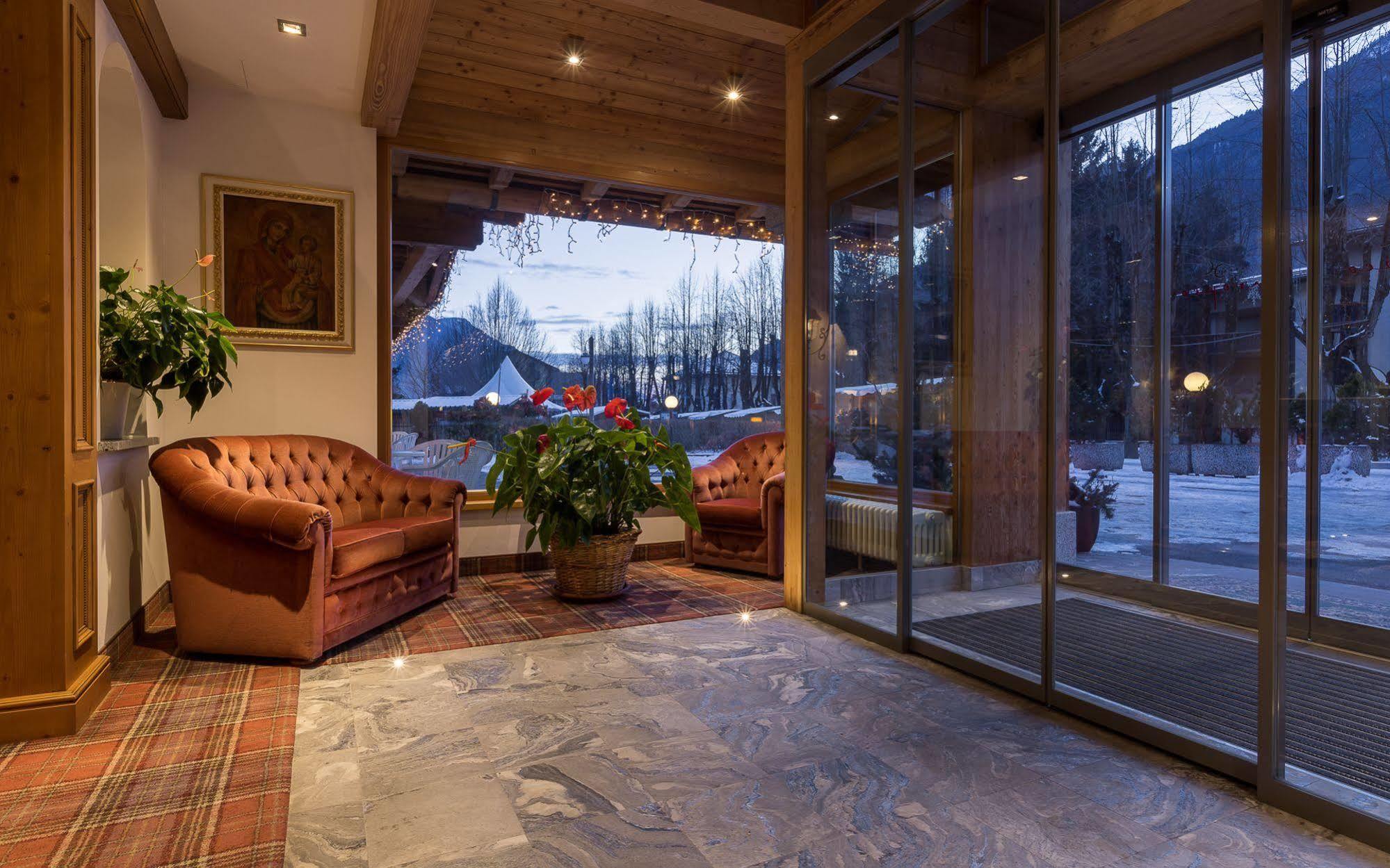 Hotel Europeo Alpine Charme & Wellness Pinzolo Exterior foto