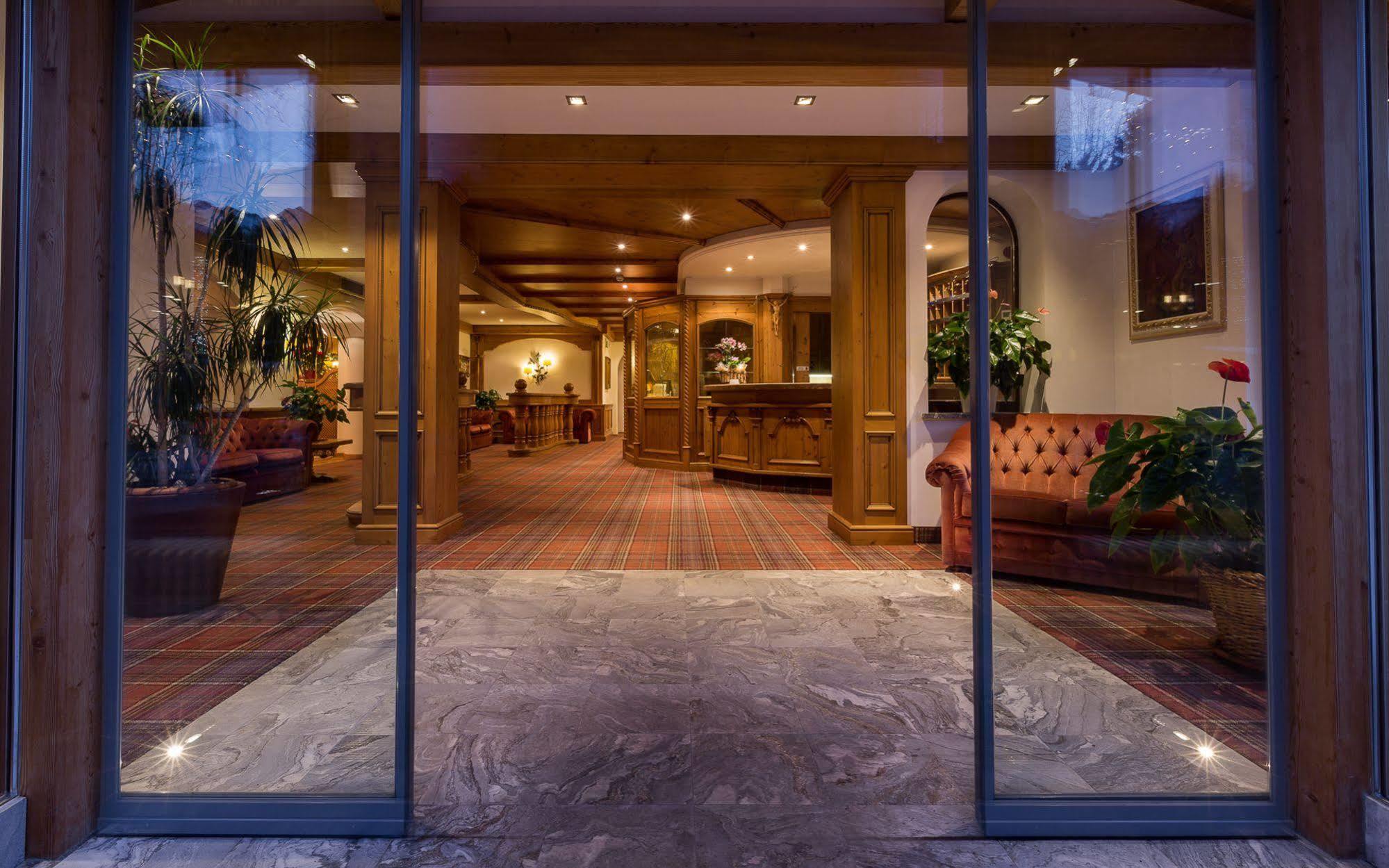 Hotel Europeo Alpine Charme & Wellness Pinzolo Exterior foto
